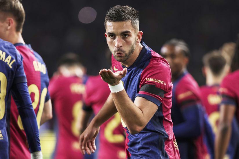 برشلونة يبتعد بالصدارة بثلاثية في مرمى أوساسونا